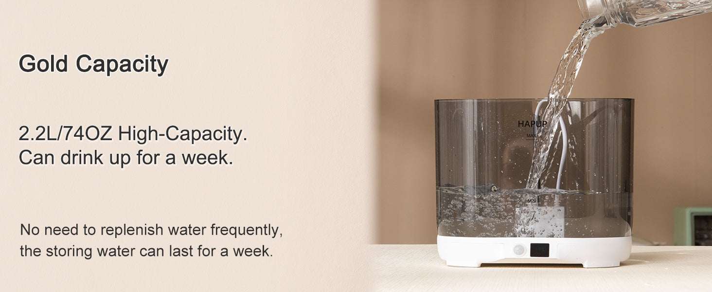 Transparent water tank with 2.2L capacity in the best pet fountain, ensuring easy monitoring of water levels.